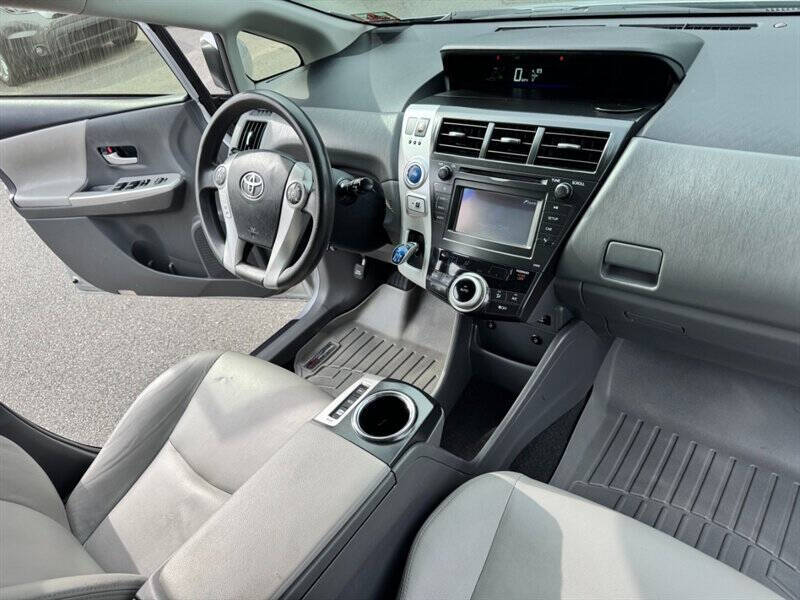 2014 Toyota Prius v Two