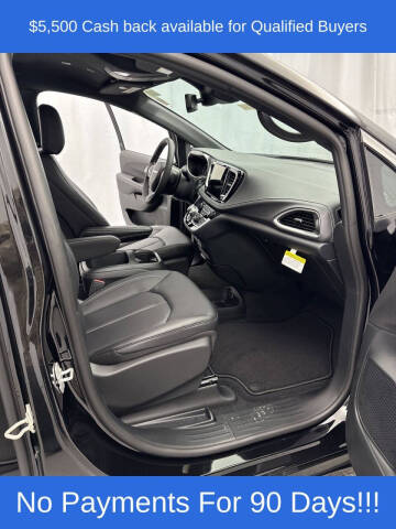 2026 Chrysler Pacifica Select