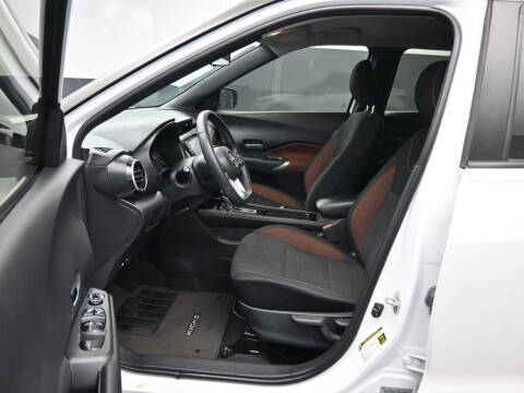 2022 Nissan Kicks SR