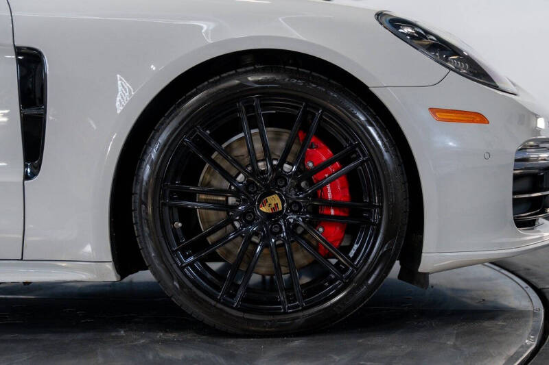 2019 Porsche Panamera GTS