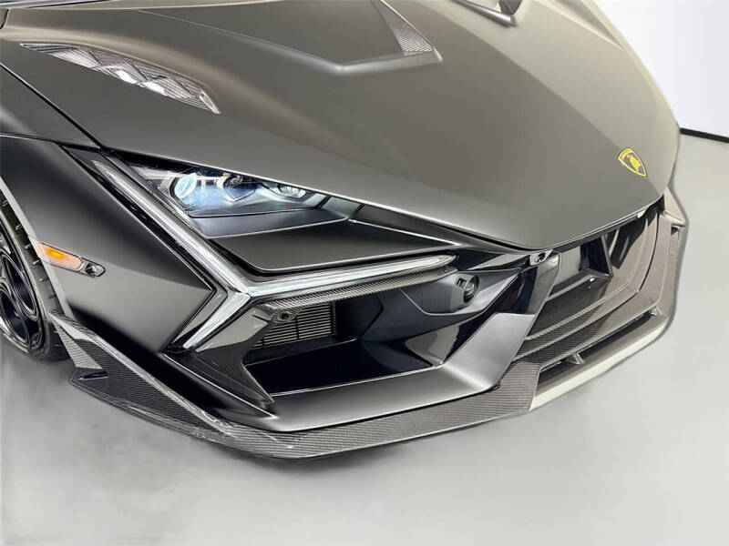 2024 Lamborghini Revuelto