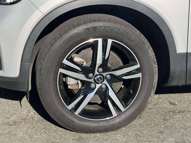 2023 Volvo XC40 B5 Core