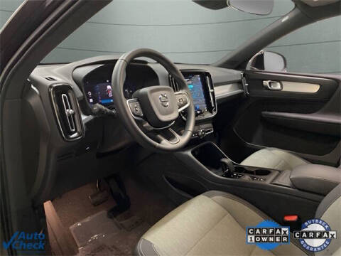 2025 Volvo XC40 B5 Core Bright Theme