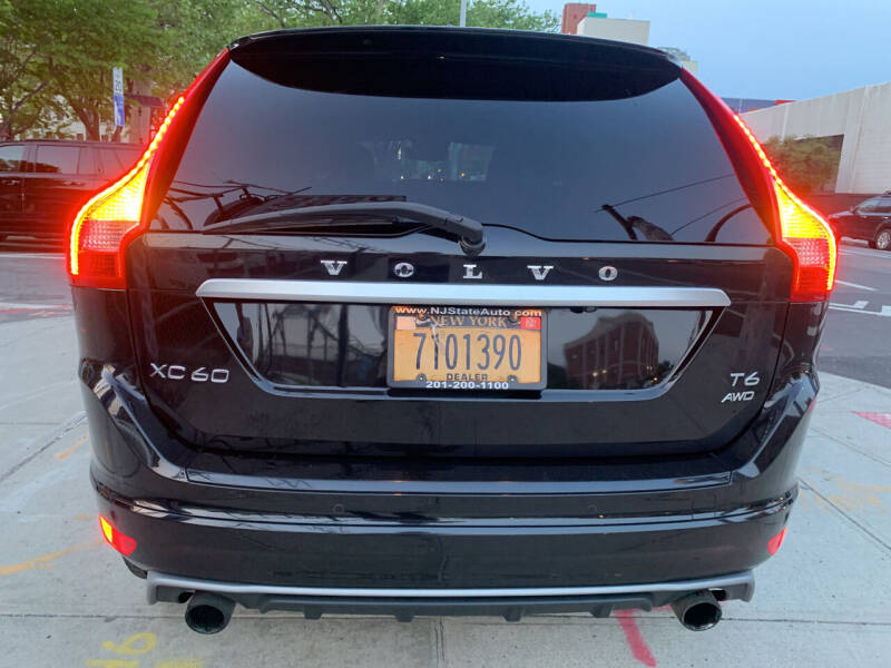 2016 Volvo XC60 T6 Drive-E R-Design