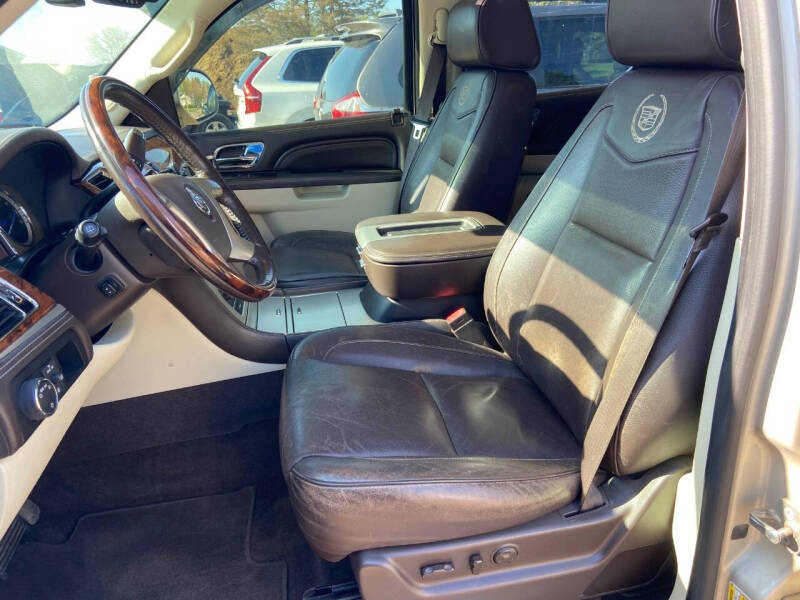 2013 Cadillac Escalade Platinum Edition