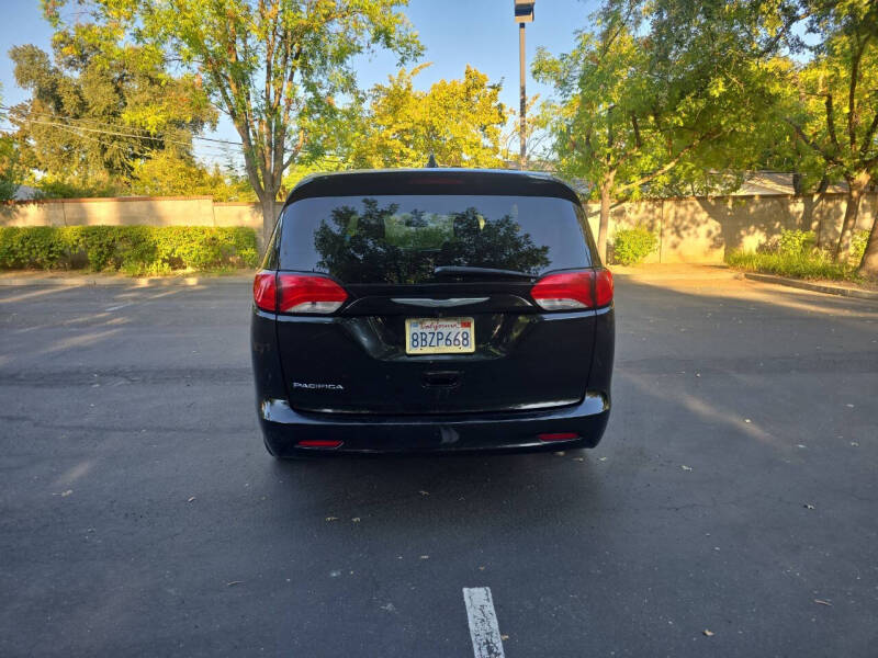 2017 Chrysler Pacifica LX