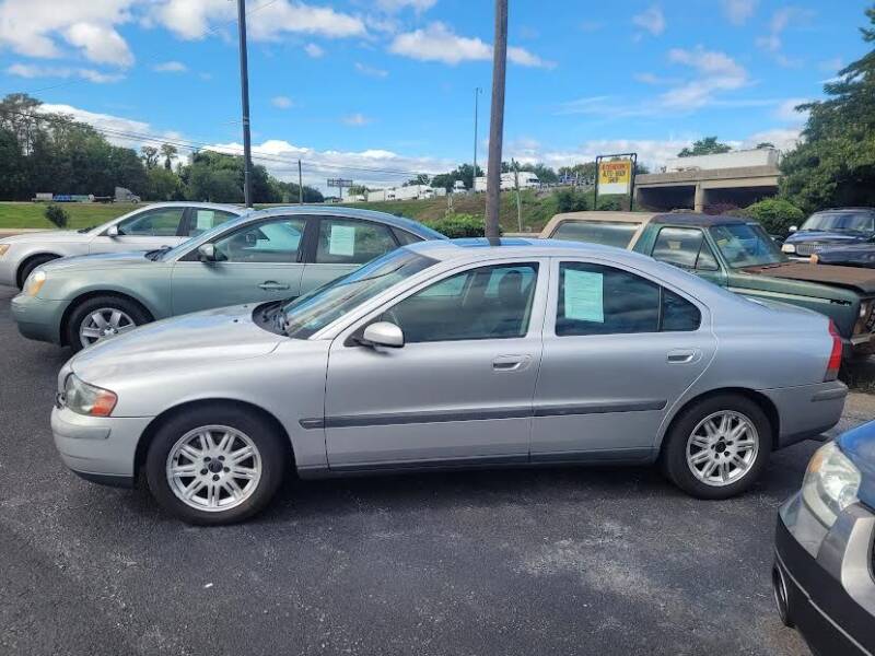 2004 Volvo S60 for sale at Credit Connection Auto Sales Inc. CARLISLE in Carlisle PA