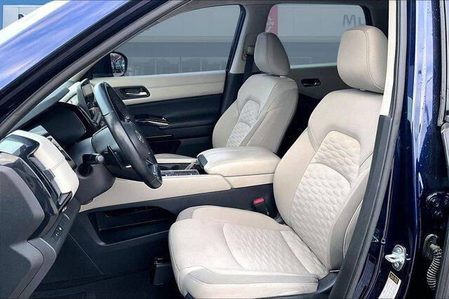 2022 Nissan Pathfinder SV