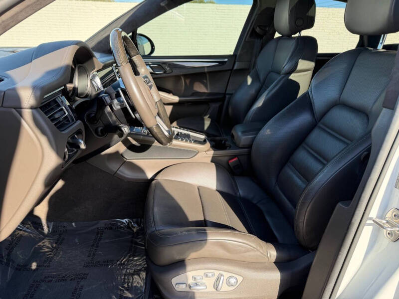 2021 Porsche Macan Turbo