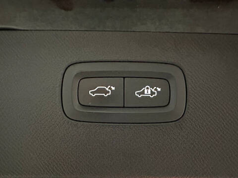 2016 Volvo XC90 T5 Momentum