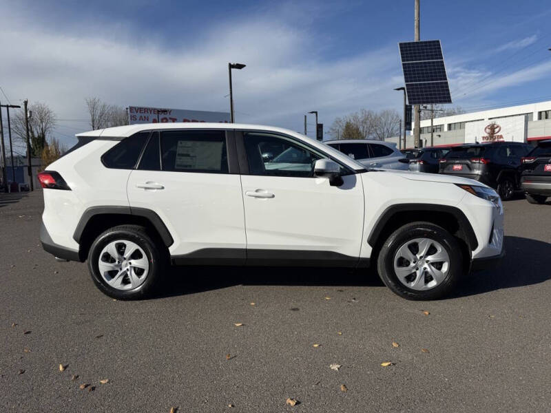 2025 Toyota RAV4 LE