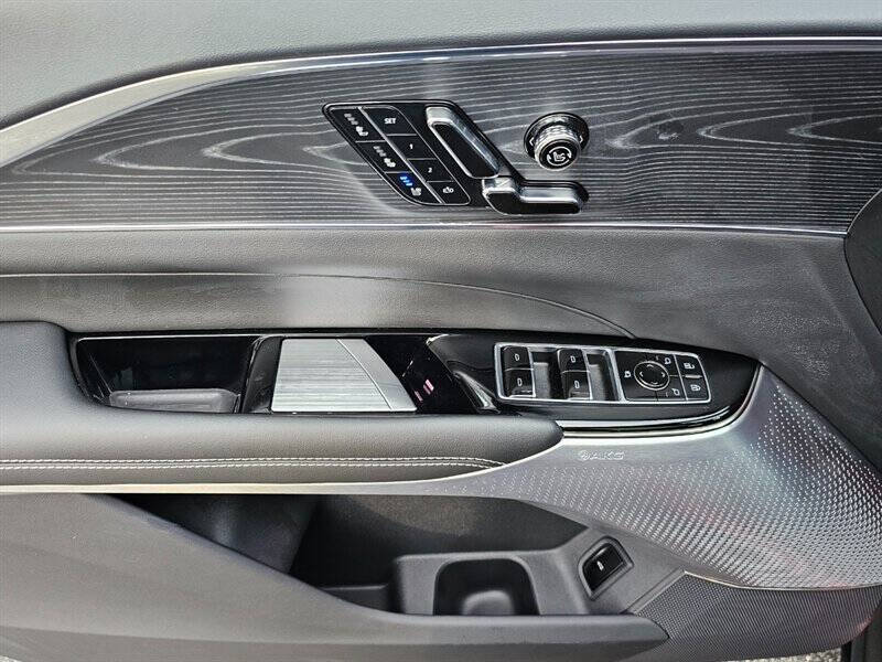 2024 Cadillac LYRIQ Luxury 3