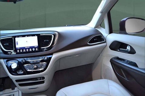 2017 Chrysler Pacifica Touring-L