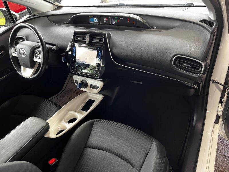 2016 Toyota Prius Three