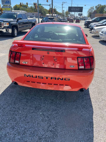 2004 Ford Mustang GT Deluxe