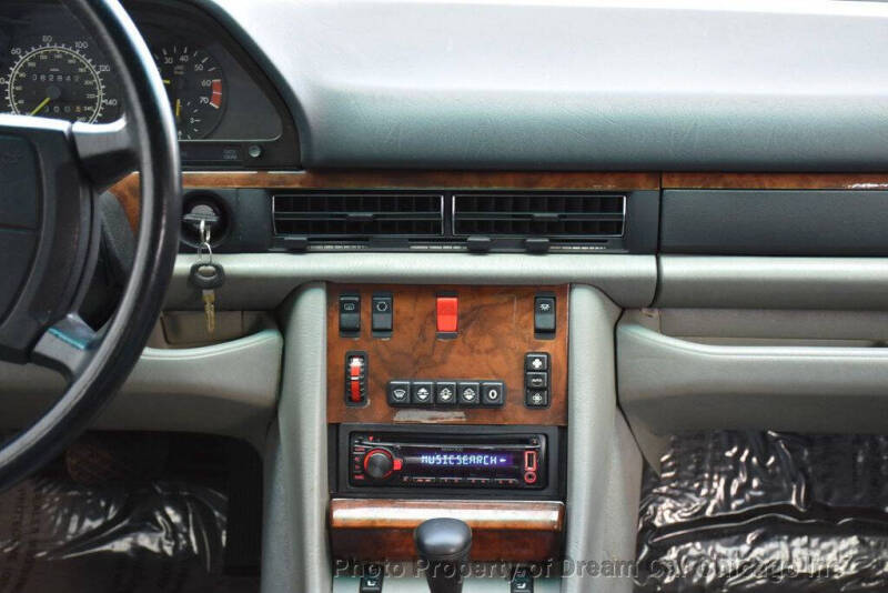 1991 Mercedes-Benz 560-Class 560 SEL