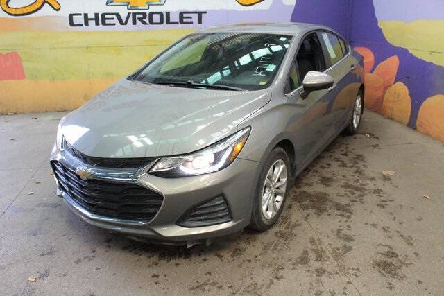 Used 2019 Chevrolet Cruze LT with VIN 1G1BE5SM6K7117799 for sale in Grand Ledge, MI