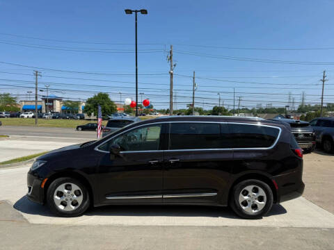 2017 Chrysler Pacifica Touring-L Plus