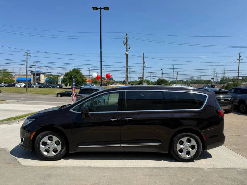 2017 Chrysler Pacifica Touring-L Plus