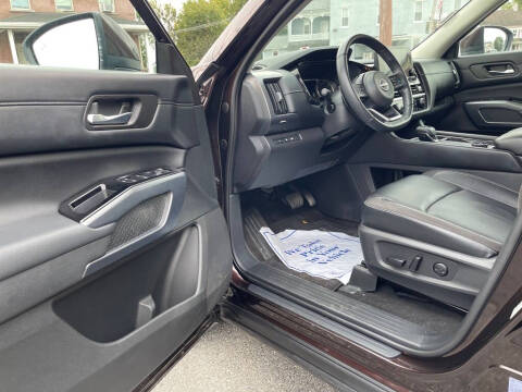 2022 Nissan Pathfinder SL