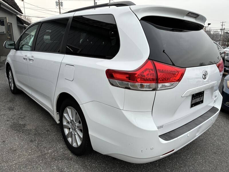 2013 Toyota Sienna XLE 7-Passenger