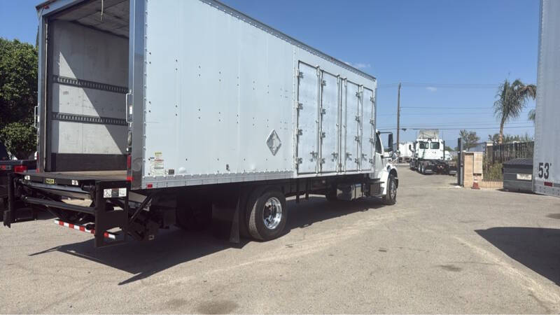 2015 Freightliner M2 106