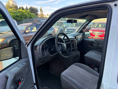 2003 GMC Safari SLT