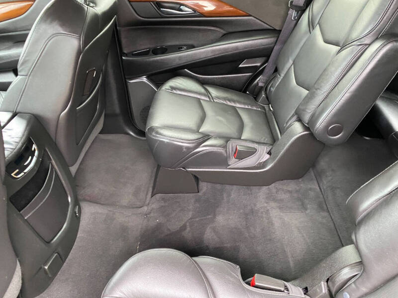 2017 Cadillac Escalade Standard