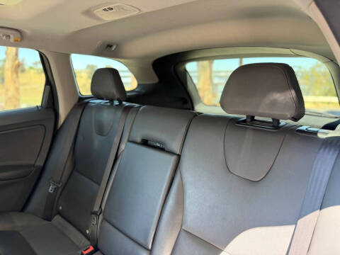 2016 Volvo XC60 T5 Drive-E Platinum