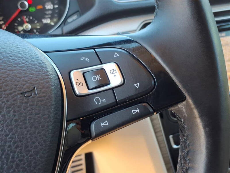 2018 Volkswagen Passat 2.0T SEL Premium