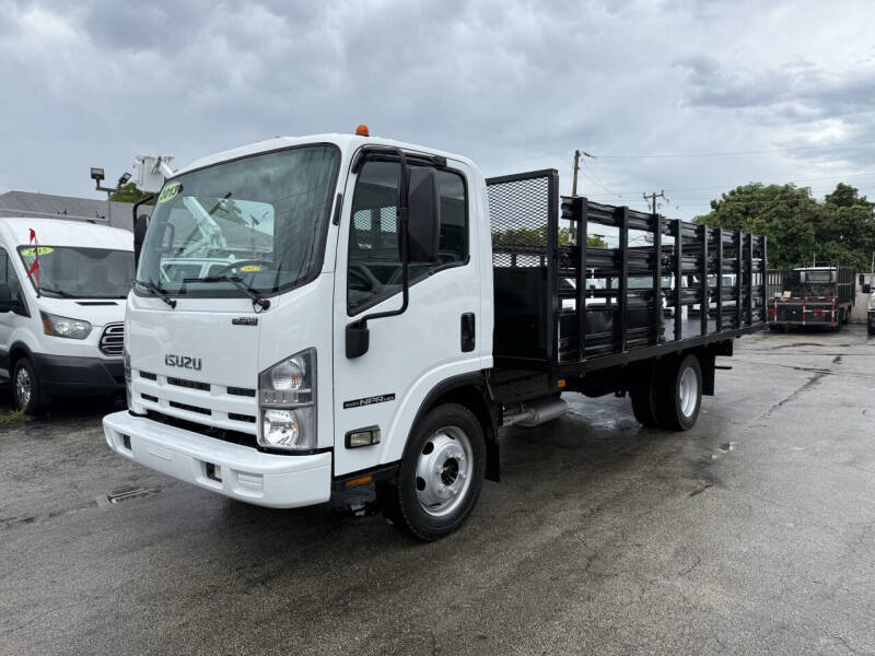 2013 Isuzu NPR HD's photo