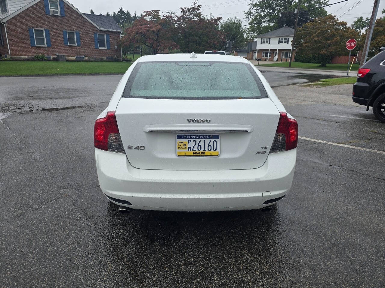 2008 Volvo S40 for sale at QUEENSGATE AUTO SALES in York, PA