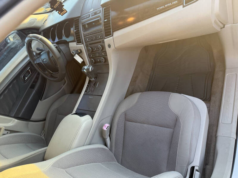 2011 Ford Taurus SEL