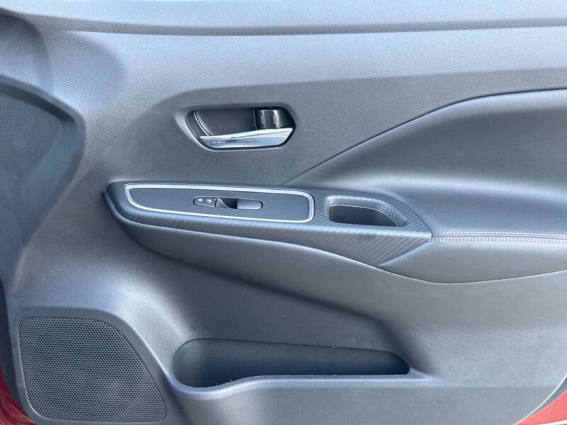 2025 Nissan Versa SR