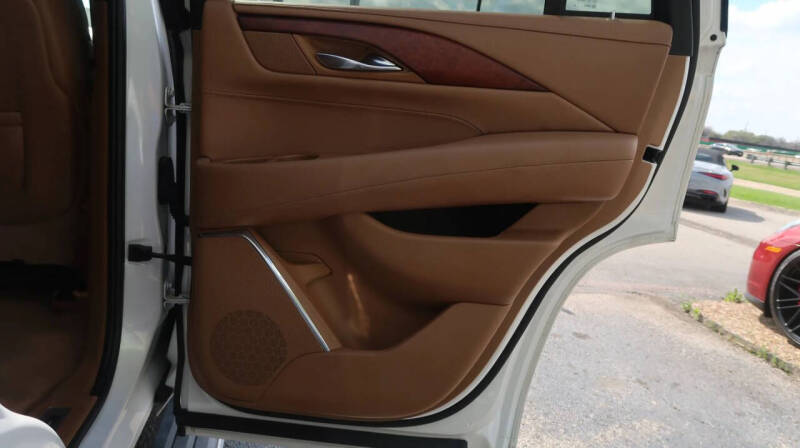 2017 Cadillac Escalade Platinum