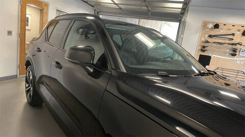 2025 Volvo XC40 B5 Plus Dark Theme