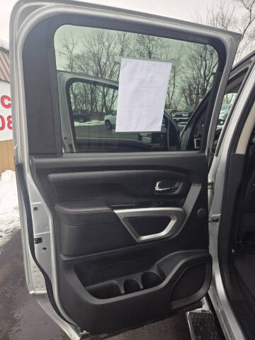 2017 Nissan Titan SV