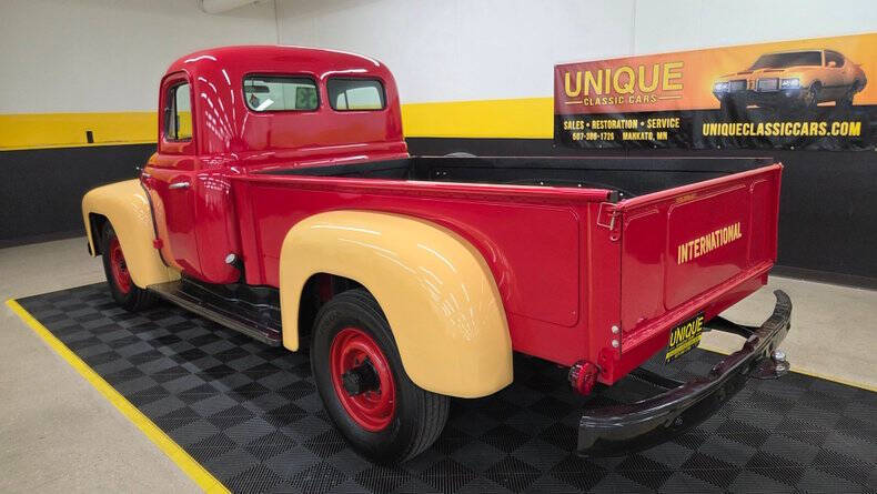 1953 International L-120 Series