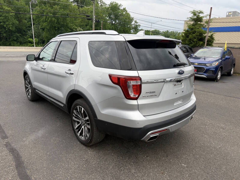 2017 Ford Explorer Platinum