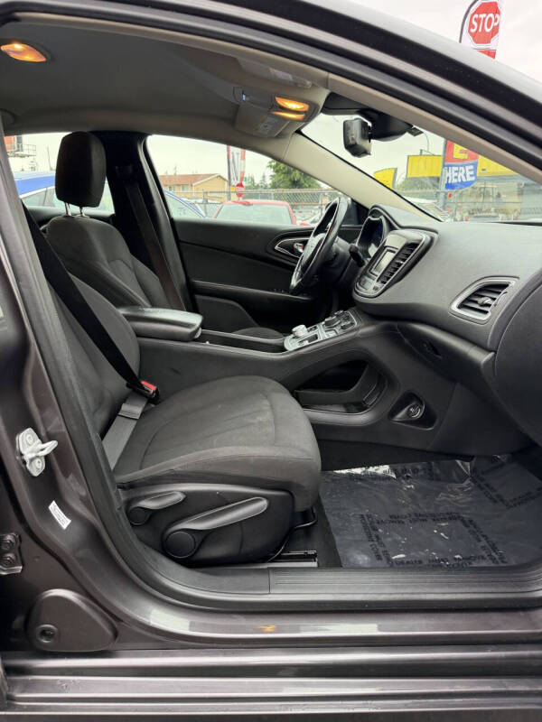 2015 Chrysler 200 Limited