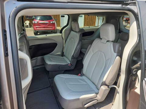 2017 Chrysler Pacifica Touring-L