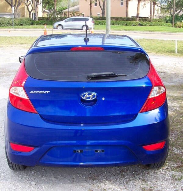 2014 Hyundai Accent GS photo 6