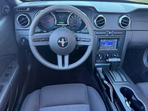 2006 Ford Mustang V6 Deluxe