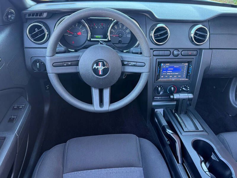 2006 Ford Mustang V6 Deluxe