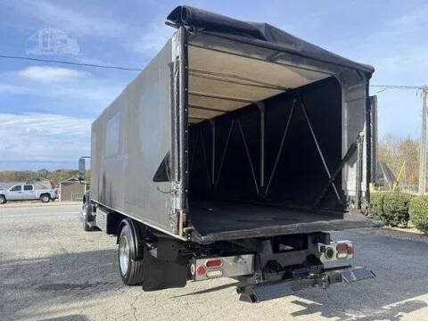 2009 Freightliner M2 106