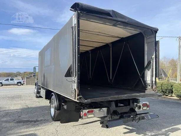 2009 Freightliner M2 106