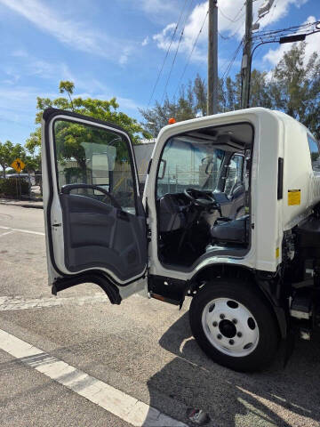 2022 Isuzu NRR
