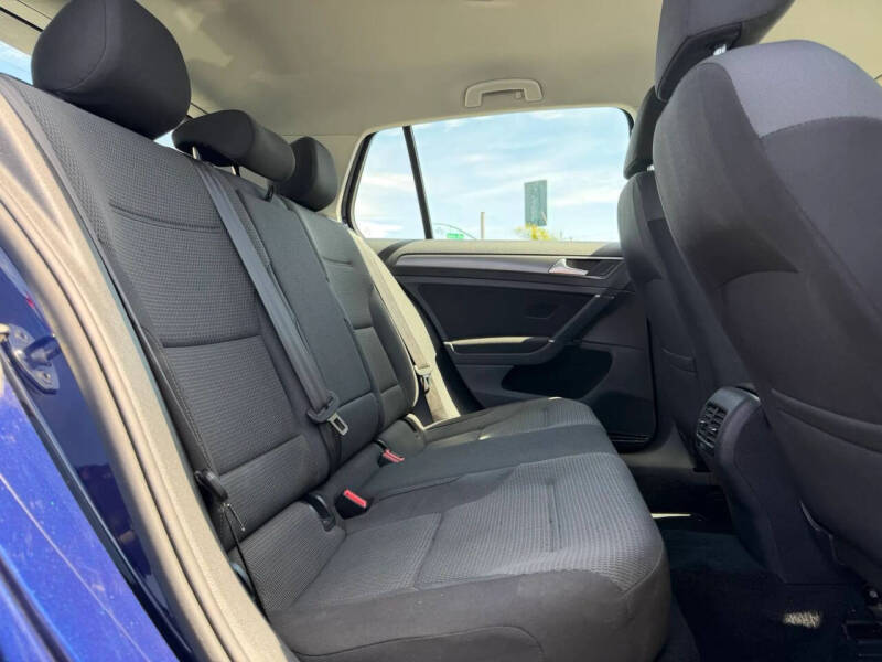 2017 Volkswagen e-Golf SE