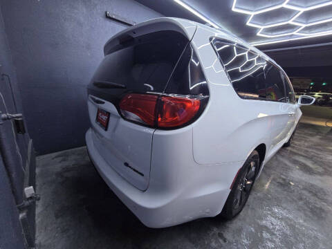 2019 Chrysler Pacifica Hybrid Touring L 35th Anniversary