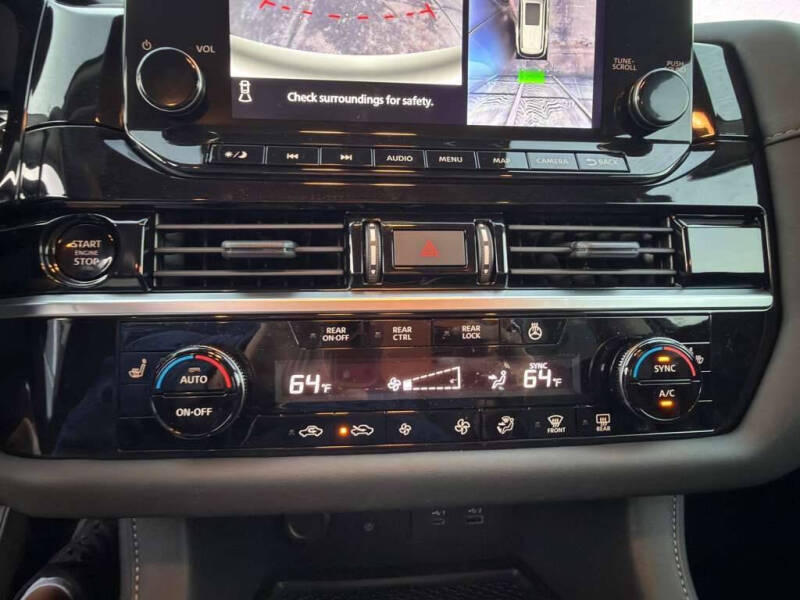 2025 Nissan Pathfinder SL